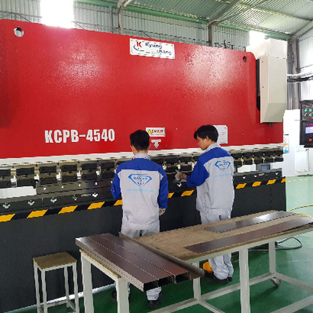 Tủ trưng bày trang sức âm tường SL-WC-008 tại Savax Luxury