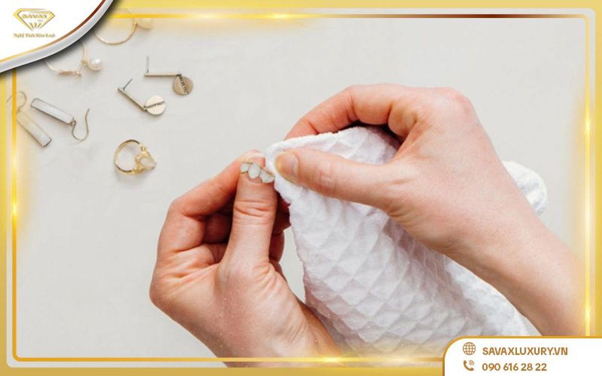 làm sạch vàng 18K