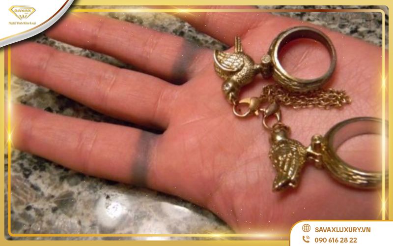 Vàng 18K có bị xỉn màu không