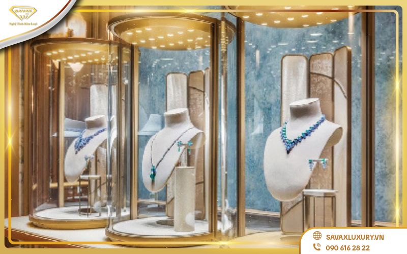 Đặt tủ trưng bày có cửa kính cửa hàng mini