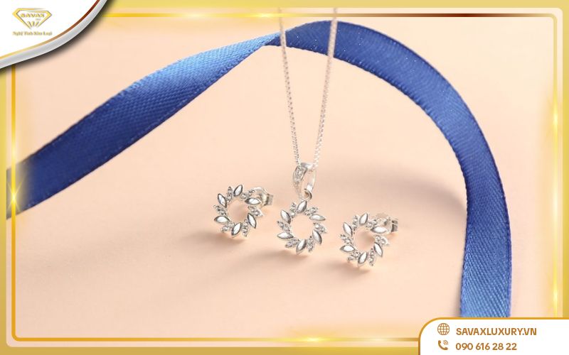 925 là bạc hay vàng trắng?