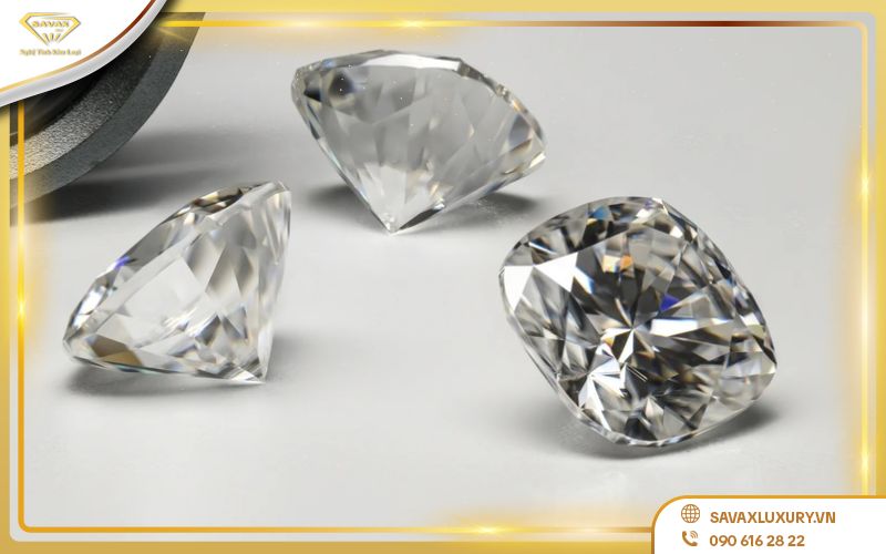 Kim cương Moissanite là gì? Có nên mua Moissanite không?