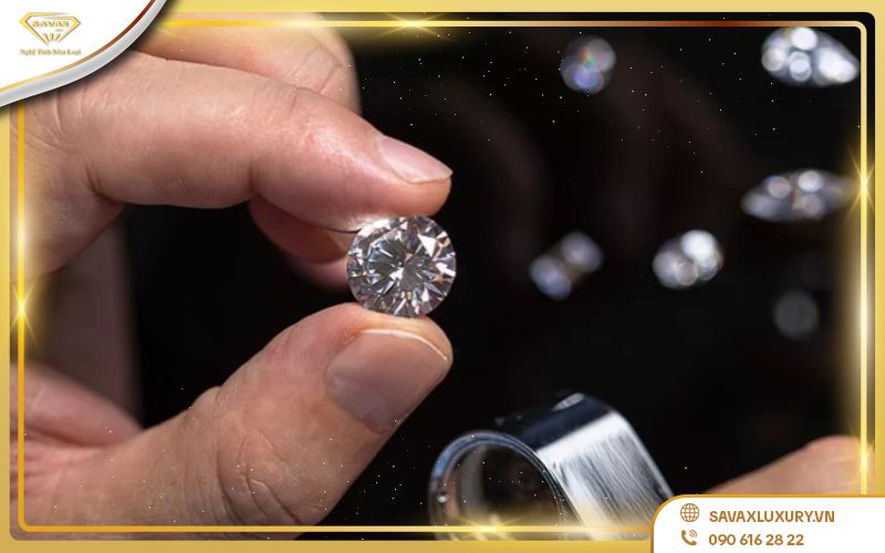 Moissanite tự nhiên
