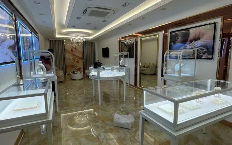 Savax Luxury hoàn thiện hệ tủ trưng bày cao cấp cho Bảo Tín Lan Vỹ