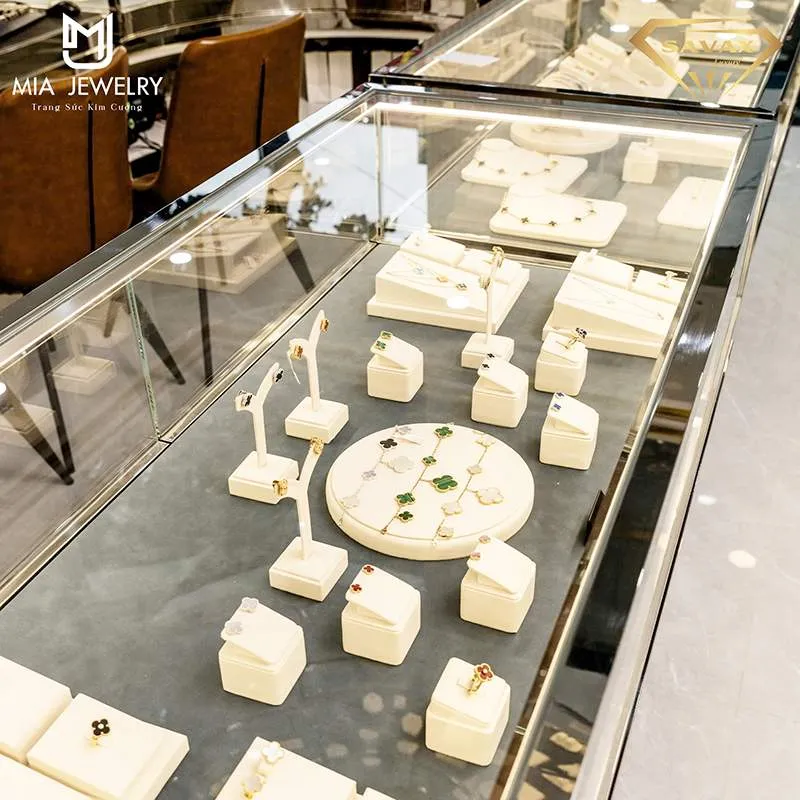thiết kế và thi công tủ trưng bày trang sức MiA Jewelry