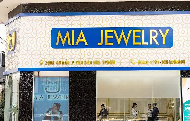 thiết kế và thi công tủ trưng bày trang sức MiA Jewelry