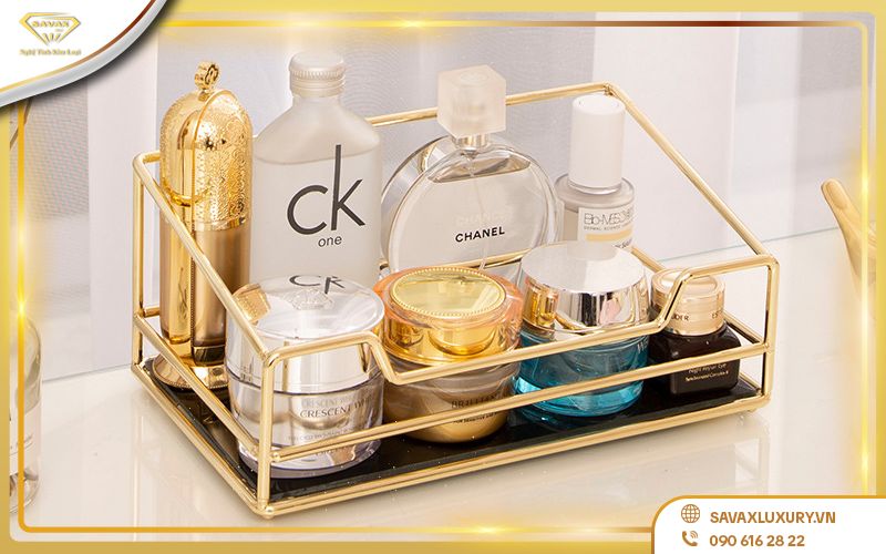 Tiết kiệm diện tích với kệ bày mỹ phẩm mini