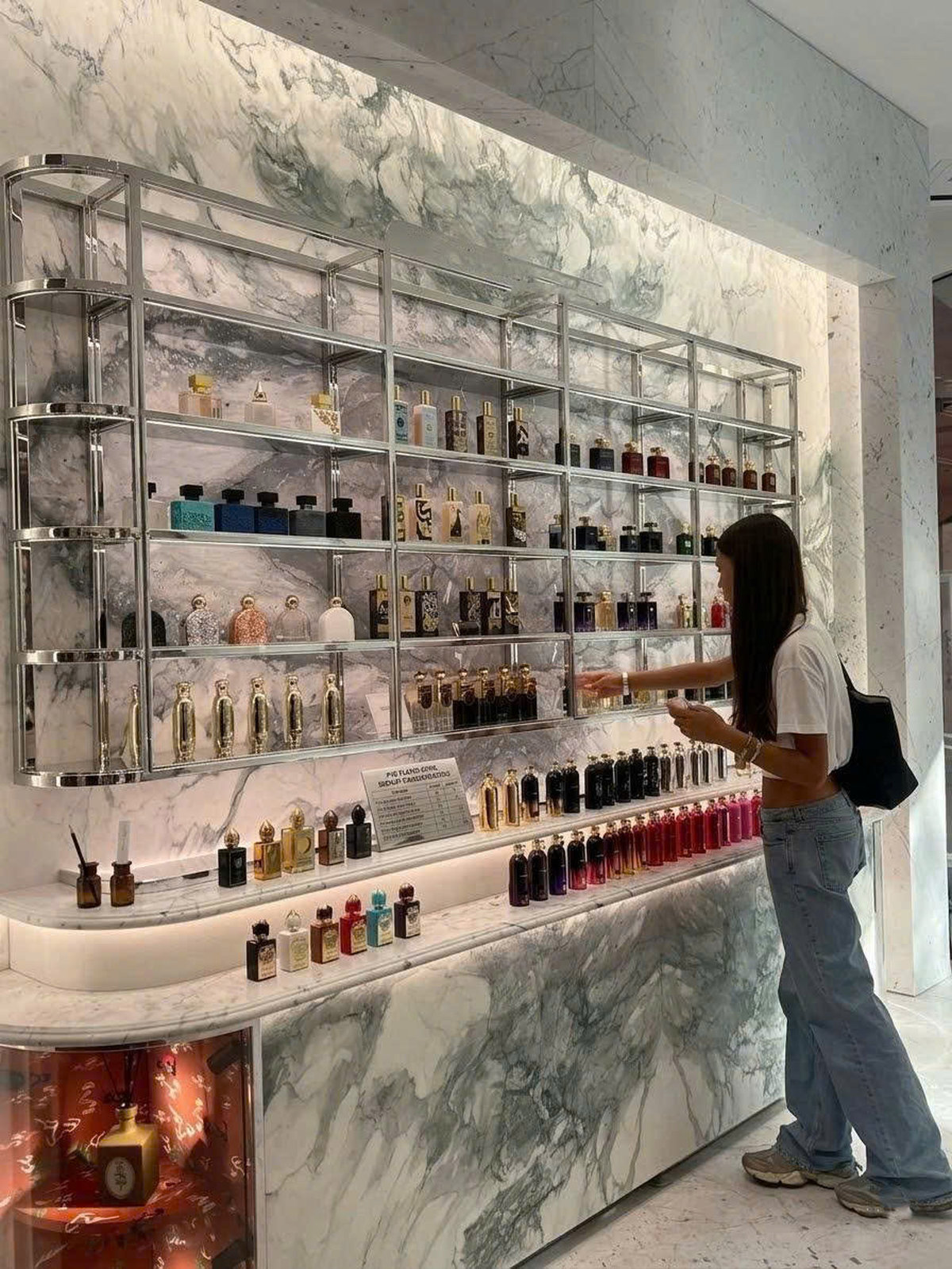 Giá tủ trưng bày nước hoa