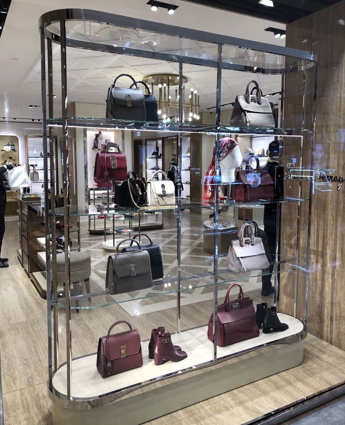 Mẫu tủ trưng bày túi xách đẹp