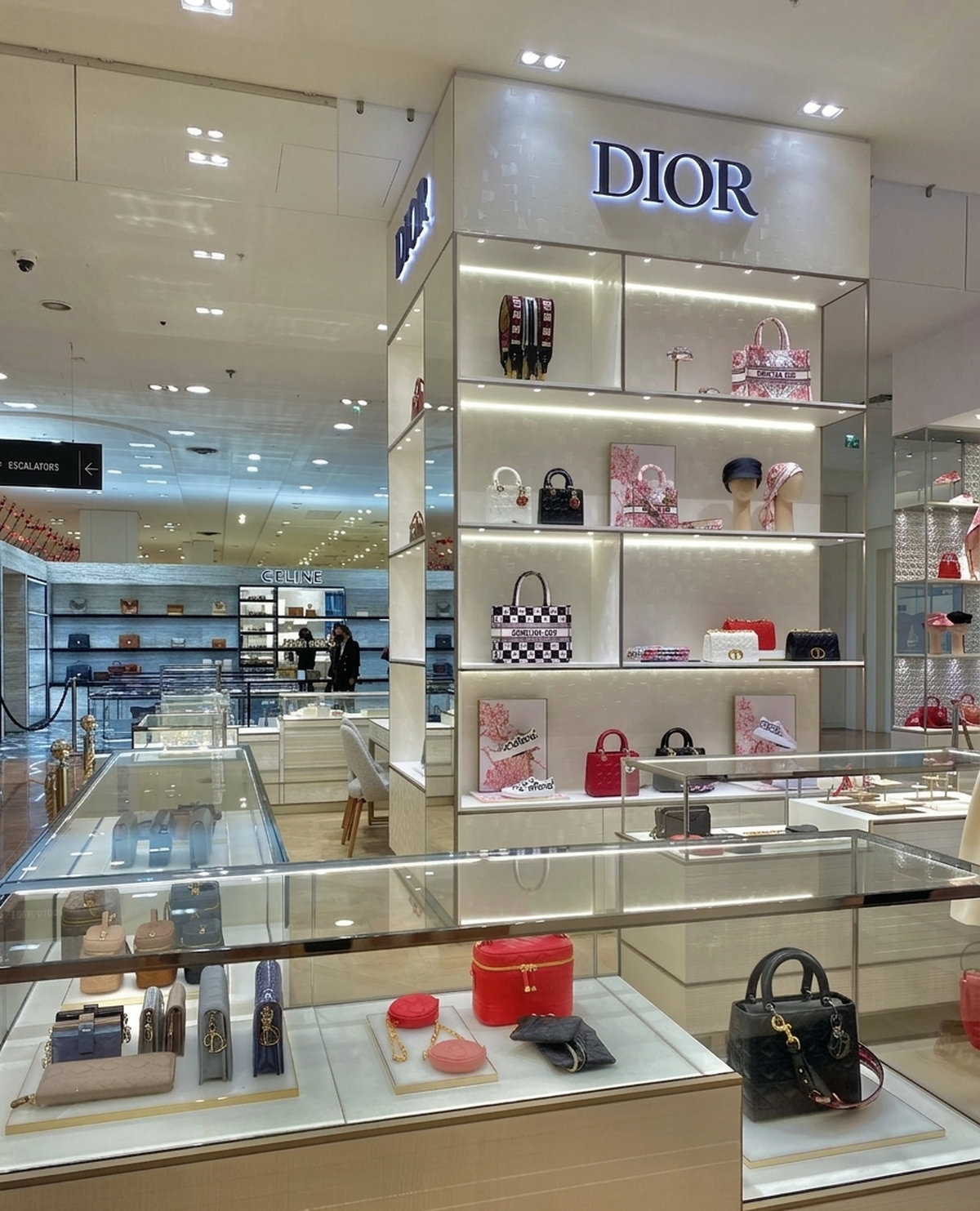 Tủ trưng bày túi xách