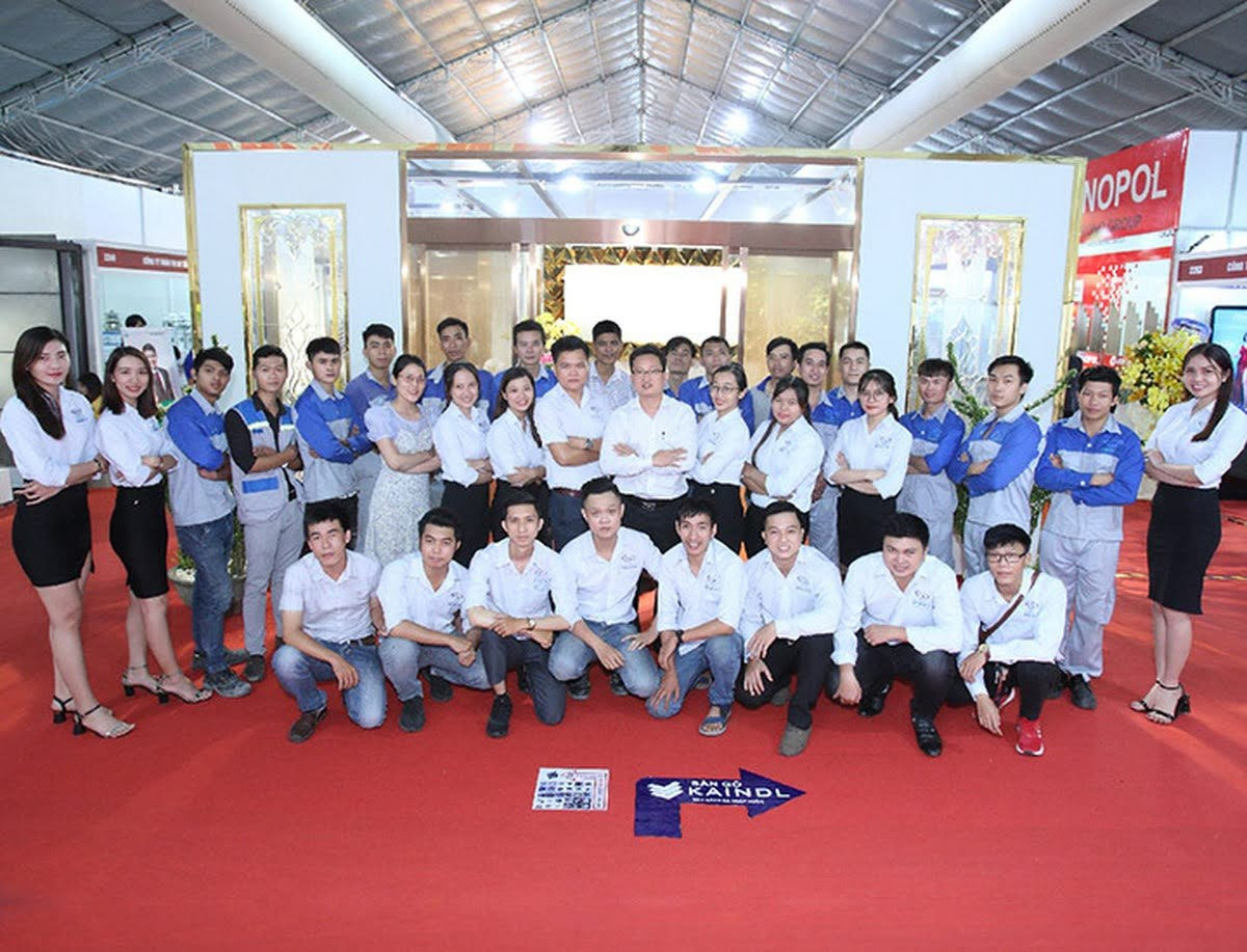 Xưởng gia công tủ kính trưng bày tượng Savax Luxury